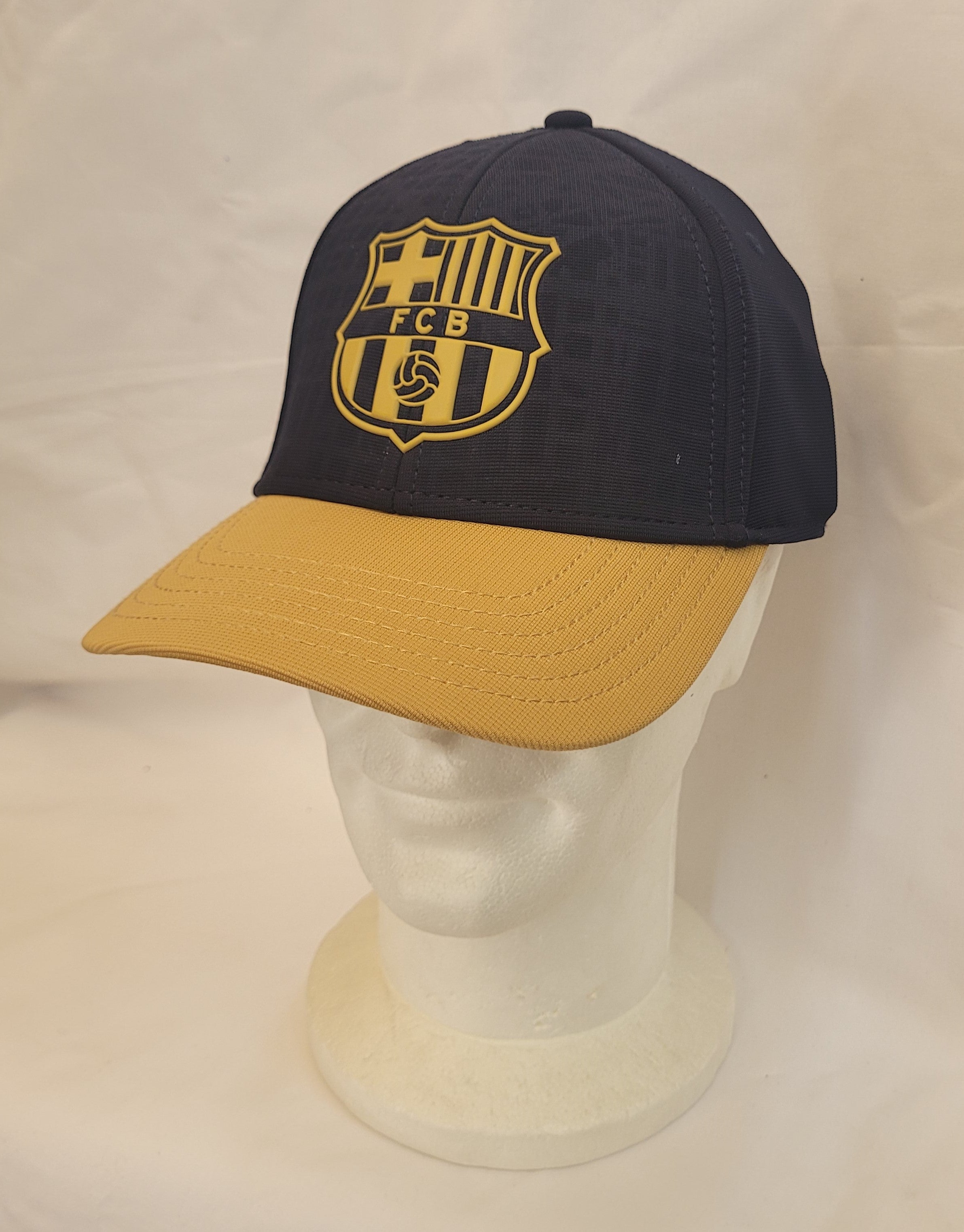 Cappello con visiera Barcellona Blu e Oro – Il Distintivo Pesaro