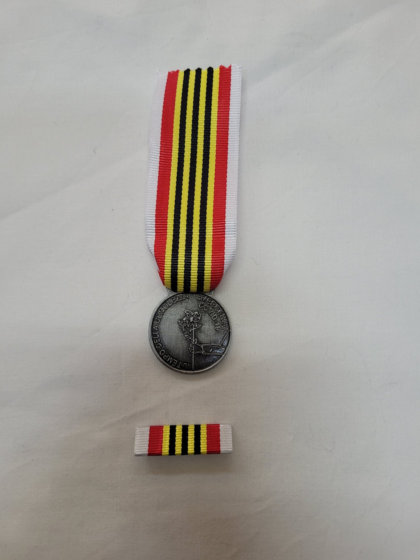 OFFERTA 50 medaglie COVID-19 il tempo della Gentilezza con scatola eco