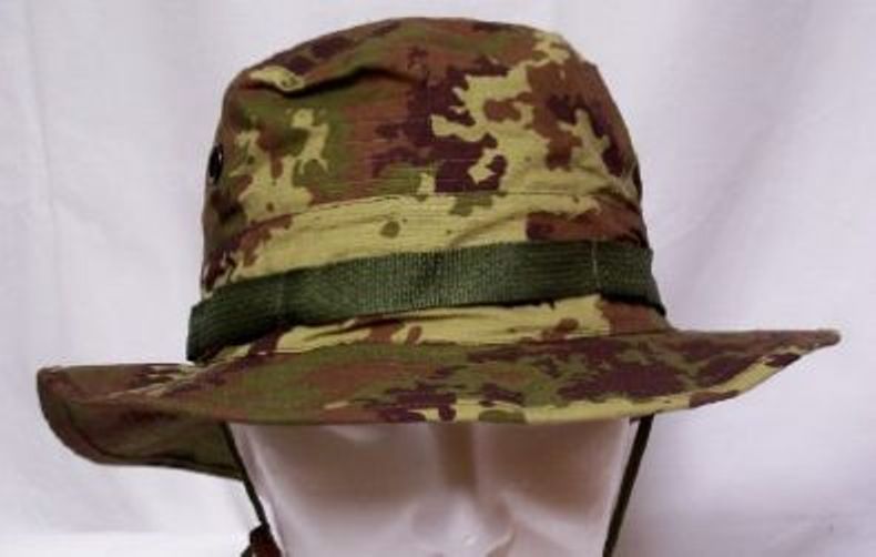 Boonie hat vari colori
