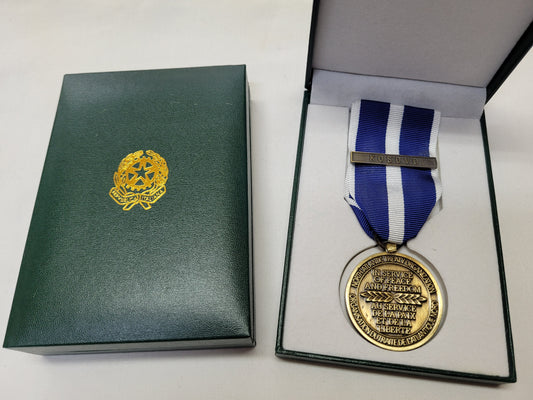 Medaglia Kosovo Nato con scatola della Repubblica Italiana